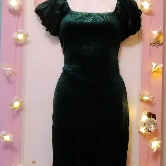 Simplee (L) Smocked Bodycon Off Shoulder Puff Short Sleeve Emerald Mermaid Dress - Picture 3 of 11